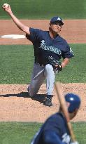 Sasaki pitches an inning in preseason game